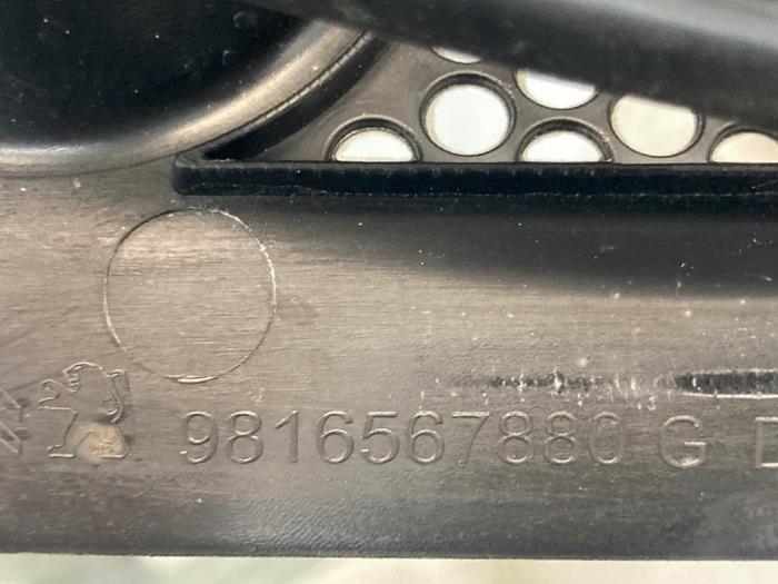 Paravent van een Peugeot Partner (EA//EF/EN/EU) 1.5 BlueHDi 75 2021