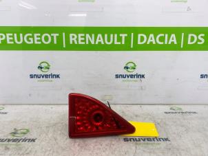 Gebruikte Extra Remlicht midden Renault Master III (MA/MB/MC/MD/MH/MF/MG/MH) 2.3 dCi 150 16V Prijs € 43,56 Inclusief btw aangeboden door Snuverink Autodemontage