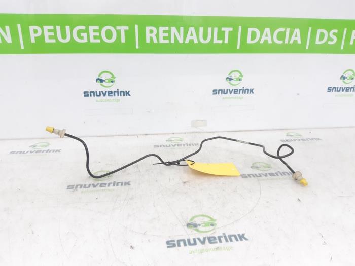 Gebruikte Koppelingsleiding Renault Captur I (2R) 0.9 Energy TCE 12V Prijs € 45,00 Margeregeling aangeboden door Snuverink Autodemontage
