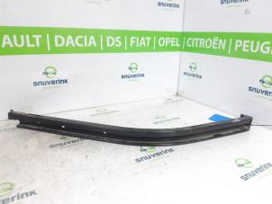 Gebruikte Schuifdeur Rail rechts Peugeot Partner (EA//EF/EN/EU) 1.5 BlueHDi 75 Prijs € 36,28 Inclusief btw aangeboden door Snuverink Autodemontage