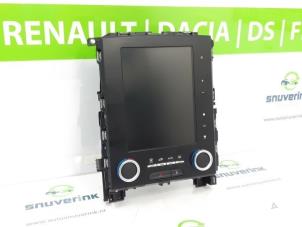 Gebruikte Display Interieur Renault Megane IV Estate (RFBK) 1.5 Energy dCi 110 Prijs € 315,00 Margeregeling aangeboden door Snuverink Autodemontage