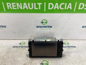 Gebruikte Radio Renault Clio IV (5R) 1.5 Energy dCi 90 FAP Prijs € 195,00 Margeregeling aangeboden door Snuverink Autodemontage