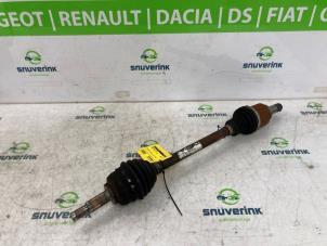 Gebruikte Aandrijfas links-voor Renault Captur (2R) 0.9 Energy TCE 12V Prijs € 67,50 Margeregeling aangeboden door Snuverink Autodemontage