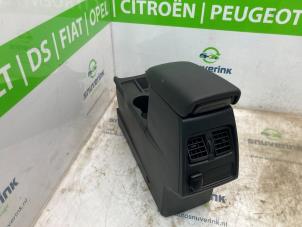 Gebruikte Middenconsoles Renault Captur II (RJB) 1.3 Mild Hybrid 140, TCe 140 16V Prijs € 163,35 Inclusief btw aangeboden door Snuverink Autodemontage