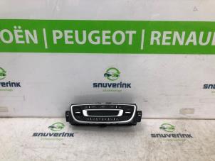 Gebruikte Kachel Bedieningspaneel Renault Scénic III (JZ) 1.5 dCi 110 Prijs € 58,50 Margeregeling aangeboden door Snuverink Autodemontage
