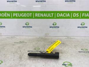 Gebruikte Bobine Renault Scénic III (JZ) 1.6 16V Bifuel Prijs € 25,00 Margeregeling aangeboden door Snuverink Autodemontage