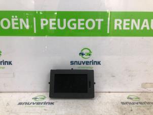 Gebruikte Display Interieur Renault Scénic III (JZ) 1.6 16V Bifuel Prijs € 99,00 Margeregeling aangeboden door Snuverink Autodemontage