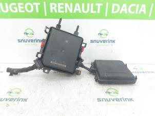 Gebruikte Zekeringkast Renault Megane III Grandtour (KZ) 1.5 dCi 110 Prijs € 114,98 Margeregeling aangeboden door Snuverink Autodemontage