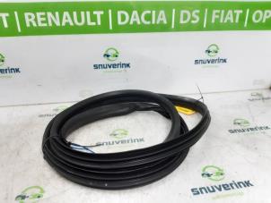 Gebruikte Portierrubber 4Deurs links-voor Renault Megane III Grandtour (KZ) 1.5 dCi 110 Prijs € 34,98 Margeregeling aangeboden door Snuverink Autodemontage