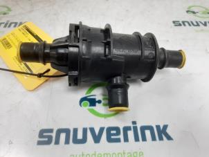 Gebruikte Thermostaathuis Renault Kangoo Express (RFK) 1.5 Blue dCi 75 Prijs € 48,40 Inclusief btw aangeboden door Snuverink Autodemontage