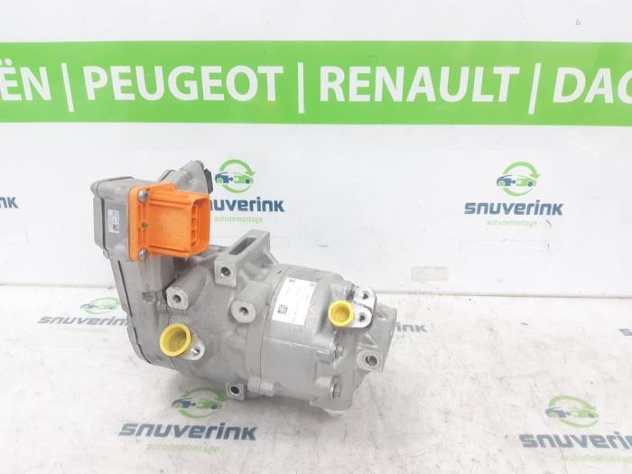 Gebruikte Aircopomp Renault Austral 1.2 E-Tech Full Hybrid 200 Prijs € 1.113,18 Inclusief btw aangeboden door Snuverink Autodemontage