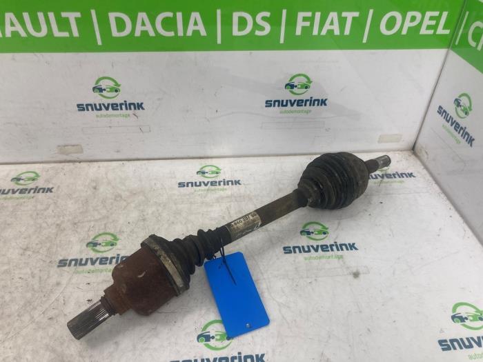 Gebruikte Steekas links-voor Peugeot 308 SW (4E/H) 2.0 HDiF 16V GT Autom. Prijs € 54,45 Inclusief btw aangeboden door Snuverink Autodemontage