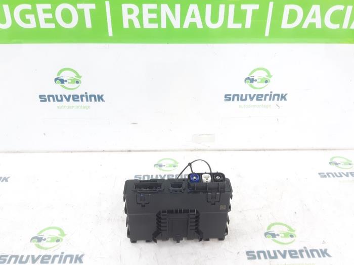 Gebruikte Computer Diversen Renault Austral 1.2 E-Tech Full Hybrid 200 Prijs € 206,91 Inclusief btw aangeboden door Snuverink Autodemontage