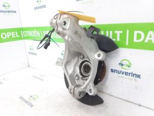 Gebruikte Fusee links-voor Renault Austral 1.2 E-Tech Hybrid 200 Prijs € 245,03 Inclusief btw aangeboden door Snuverink Autodemontage