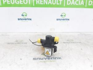 Gebruikte Waterpomp Renault Austral 1.2 E-Tech Hybrid 200 Prijs € 102,85 Inclusief btw aangeboden door Snuverink Autodemontage