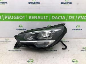 Gebruikte Koplamp links Opel Corsa F (UB/UH/UP) 1.2 12V 75 Prijs € 332,75 Inclusief btw aangeboden door Snuverink Autodemontage