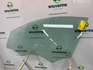 Gebruikte Portierruit 4Deurs links-voor Citroen C4 Berline (BA/BB/BC) 1.2 PureTech 130 12V Prijs € 70,00 Margeregeling aangeboden door Snuverink Autodemontage