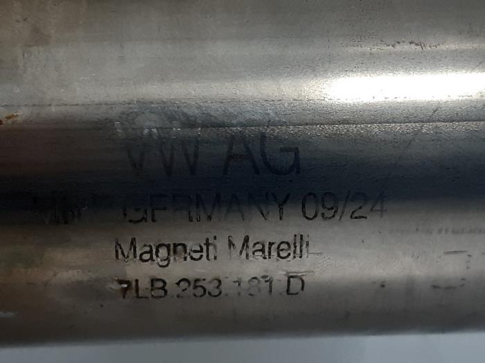 Uitlaat Einddemper van een Volkswagen Transporter T6 2.0 TDI 150 2024