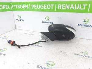 Gebruikte Spiegel Buiten links Peugeot 508 (8D) 2.0 Hybrid4 16V Prijs € 140,00 Margeregeling aangeboden door Snuverink Autodemontage