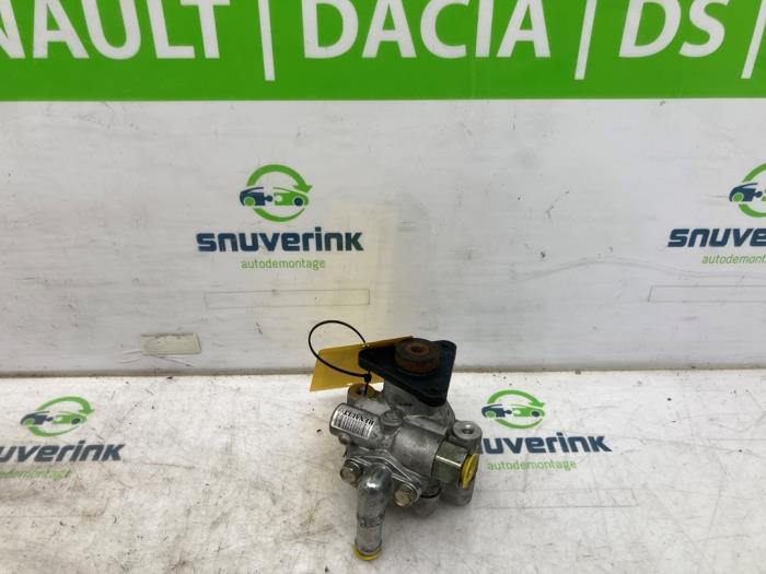Gebruikte Pomp Servo Renault Master III (EV/HV/UV/VA/VB/VD/VF/VG/VJ) 2.3 dCi 145 16V FWD Prijs € 114,95 Inclusief btw aangeboden door Snuverink Autodemontage