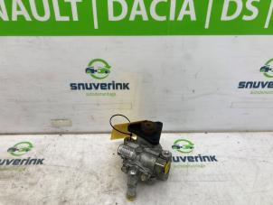 Gebruikte Servopomp Renault Master III (EV/HV/UV/VA/VB/VD/VF/VG/VJ) 2.3 dCi 145 16V FWD Prijs € 121,00 Inclusief btw aangeboden door Snuverink Autodemontage