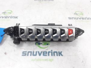 Gebruikte Kachel Bedieningspaneel Peugeot 3008 II (M4/MC/MJ/MR) 1.2 12V e-THP PureTech 130 Prijs € 60,50 Inclusief btw aangeboden door Snuverink Autodemontage
