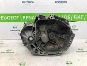 Gebruikte Koppelingshuis Peugeot 3008 II (M4/MC/MJ/MR) 1.2 12V e-THP PureTech 130 Prijs € 150,00 Margeregeling aangeboden door Snuverink Autodemontage