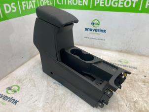 Gebruikte Middenconsoles Renault Captur II (RJB) 1.0 TCe 90 12V Prijs € 150,00 Margeregeling aangeboden door Snuverink Autodemontage