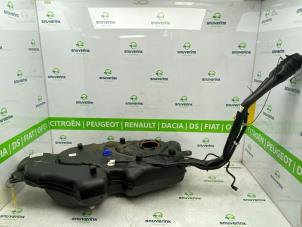 Gebruikte Tank Renault Captur II (RJB) 1.0 TCe 90 12V Prijs € 315,00 Margeregeling aangeboden door Snuverink Autodemontage