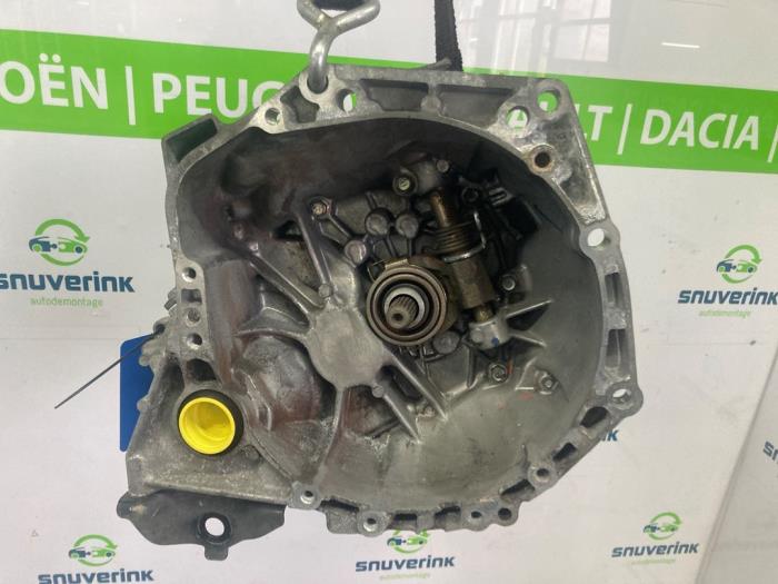 Gebruikte Versnellingsbak Peugeot 107 1.0 12V Prijs € 276,23 Margeregeling aangeboden door Snuverink Autodemontage