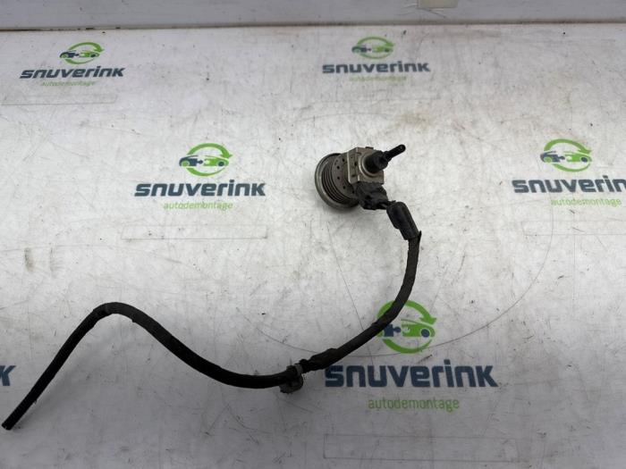 Gebruikte Adblue injector Opel Vivaro 1.6 CDTi BiTurbo 125 Prijs € 90,73 Inclusief btw aangeboden door Snuverink Autodemontage