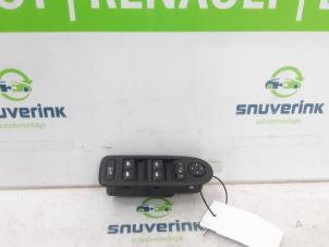 Gebruikte Schakelblok ruiten Peugeot 508 (8D) 2.0 Hybrid4 16V Prijs € 50,00 Margeregeling aangeboden door Snuverink Autodemontage