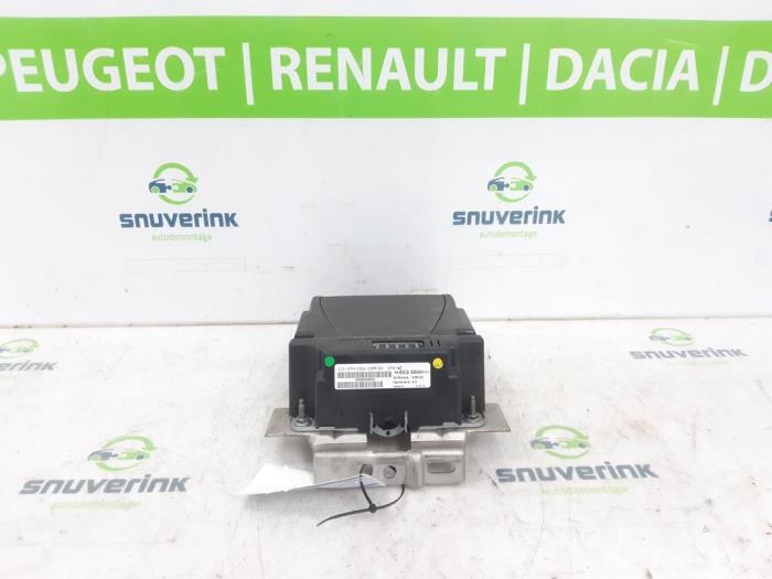 Head-up display van een Peugeot 508 (8D) 2.0 Hybrid4 16V 2012