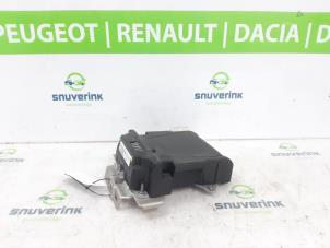 Gebruikte Head-up display Peugeot 508 (8D) 2.0 Hybrid4 16V Prijs € 265,00 Margeregeling aangeboden door Snuverink Autodemontage