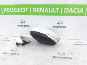 Gebruikte Spiegel Buiten links Peugeot 508 (8D) 2.0 Hybrid4 16V Prijs € 140,00 Margeregeling aangeboden door Snuverink Autodemontage