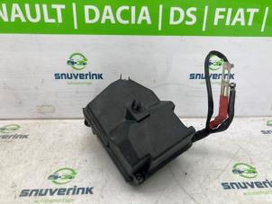 Gebruikte Zekeringkast Renault Twingo II (CN) 1.2 16V Prijs € 40,00 Margeregeling aangeboden door Snuverink Autodemontage