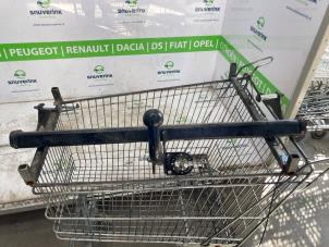 Gebruikte Trekhaak Renault Captur (2R) 1.2 TCE 16V EDC Prijs € 135,00 Margeregeling aangeboden door Snuverink Autodemontage