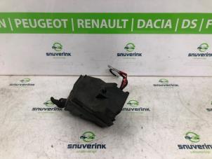 Gebruikte Zekeringkast Renault Twingo II (CN) 1.2 16V Prijs € 40,00 Margeregeling aangeboden door Snuverink Autodemontage