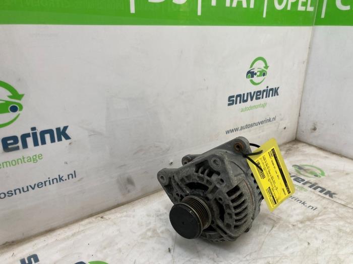 Gebruikte Dynamo Renault Twingo II (CN) 1.5 dCi 90 FAP Prijs € 50,00 Margeregeling aangeboden door Snuverink Autodemontage