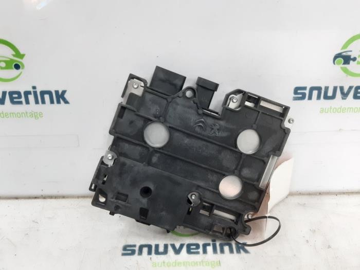 Start/Stop computer van een Citroën C4 Cactus (0B/0P) 1.2 PureTech 82 12V 2014