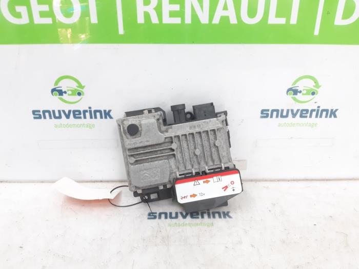 Start/Stop computer van een Citroën C4 Cactus (0B/0P) 1.2 PureTech 82 12V 2014