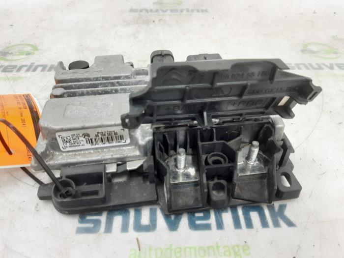 Start/Stop computer van een Citroën C4 Cactus (0B/0P) 1.2 PureTech 82 12V 2014