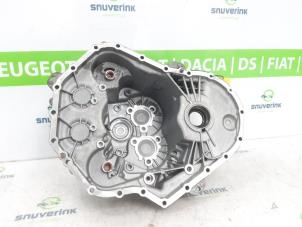 Gebruikte Versnellingsbakdeksel Renault Clio IV (5R) 1.6 Turbo 16V RS 200 EDC Prijs € 95,00 Margeregeling aangeboden door Snuverink Autodemontage