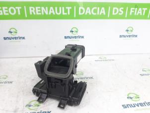 Gebruikte Luchtrooster Dashboard Renault Megane E-Tech (RCB) 60 kWh Prijs € 50,00 Margeregeling aangeboden door Snuverink Autodemontage