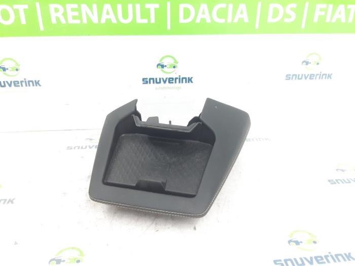 Gebruikte Dashboard deel Renault Megane E-Tech (RCB) 60 kWh Prijs € 125,00 Margeregeling aangeboden door Snuverink Autodemontage
