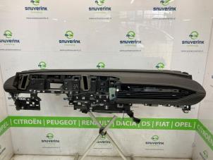 Gebruikte Dashboard Renault Megane E-Tech (RCB) 60 kWh Prijs € 675,00 Margeregeling aangeboden door Snuverink Autodemontage