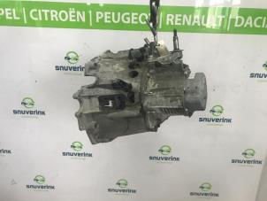 Gebruikte Versnellingsbak Peugeot Partner Tepee (7A/B/C/D/E/F/G/J/P/S) 1.6 16V Phase 1 Prijs € 520,00 Margeregeling aangeboden door Snuverink Autodemontage