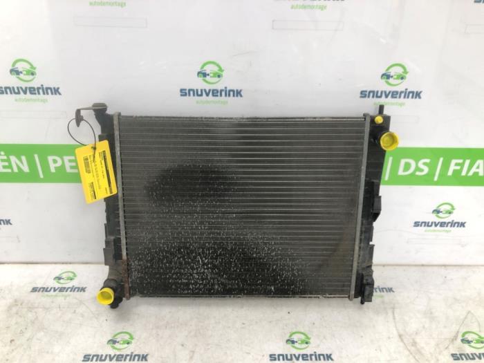Gebruikte Radiateur Renault Twingo II (CN) 1.2 16V Prijs € 60,00 Margeregeling aangeboden door Snuverink Autodemontage