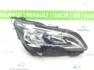 Gebruikte Koplamp rechts Peugeot 3008 II (M4/MC/MJ/MR) 1.2 12V e-THP PureTech 130 Prijs € 635,25 Inclusief btw aangeboden door Snuverink Autodemontage