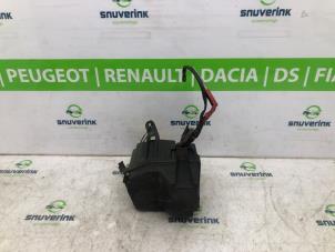 Gebruikte Zekeringkast Renault Twingo II (CN) 1.2 16V Prijs € 40,00 Margeregeling aangeboden door Snuverink Autodemontage